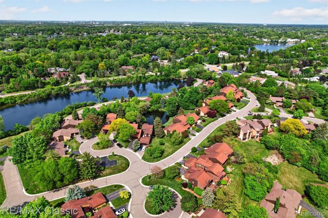 2061 Burgundy Street, West Bloomfield Charter Township, MI 48323