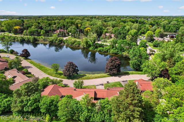 2061 Burgundy Street, West Bloomfield Charter Township, MI 48323