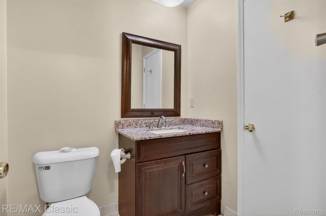 2061 Burgundy Street, West Bloomfield Charter Township, MI 48323