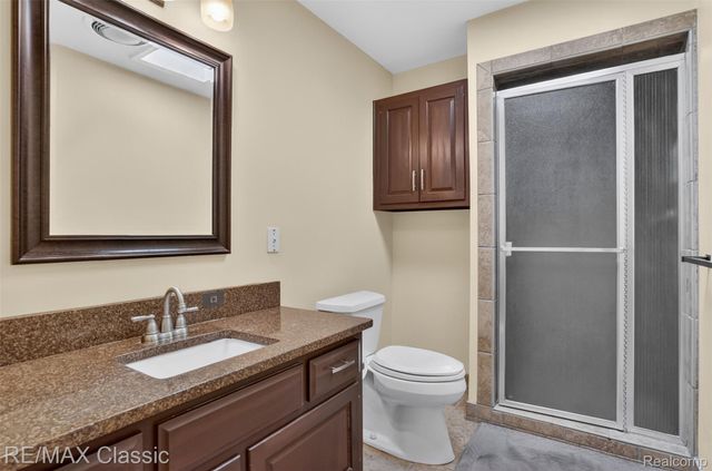 2061 Burgundy Street, West Bloomfield Charter Township, MI 48323