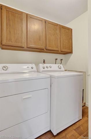 2061 Burgundy Street, West Bloomfield Charter Township, MI 48323