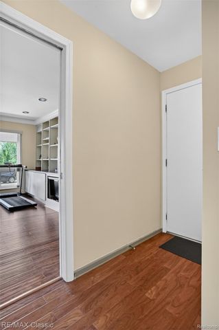 2061 Burgundy Street, West Bloomfield Charter Township, MI 48323