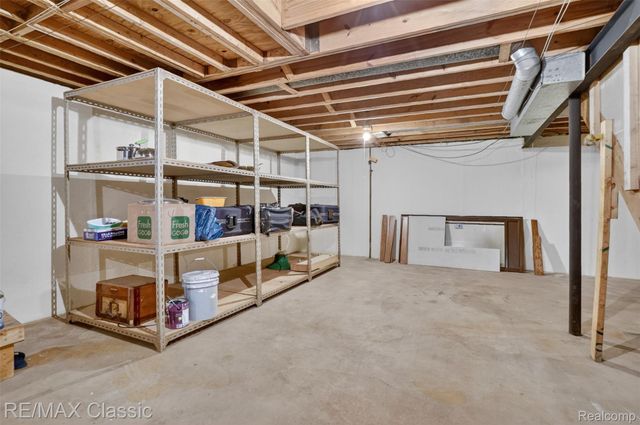 2061 Burgundy Street, West Bloomfield Charter Township, MI 48323
