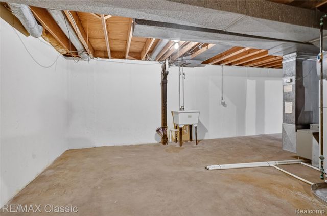 2061 Burgundy Street, West Bloomfield Charter Township, MI 48323