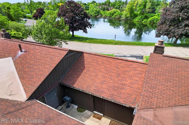 2061 Burgundy Street, West Bloomfield Charter Township, MI 48323