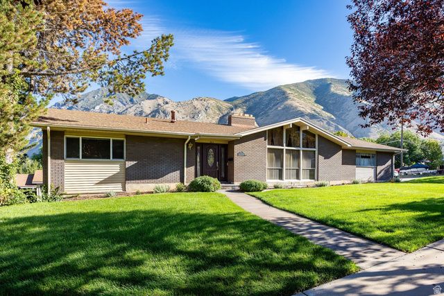 881 E HILLCREST DR, Springville, UT 84663