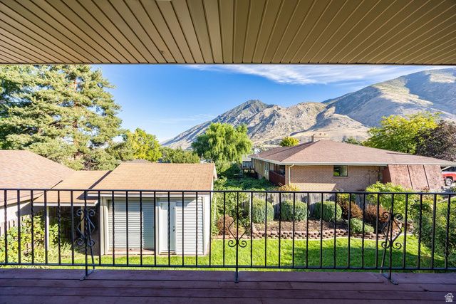 881 E HILLCREST DR, Springville, UT 84663