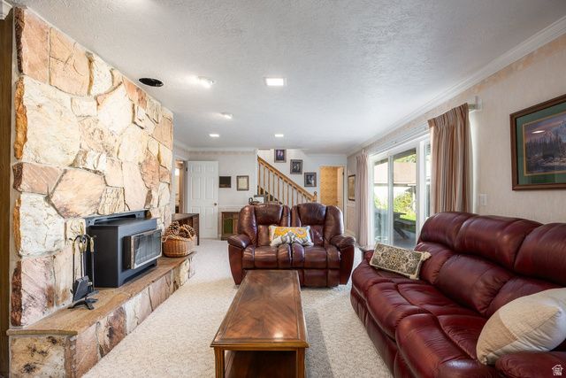 881 E HILLCREST DR, Springville, UT 84663