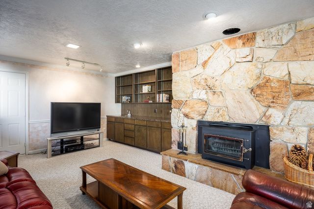 881 E HILLCREST DR, Springville, UT 84663