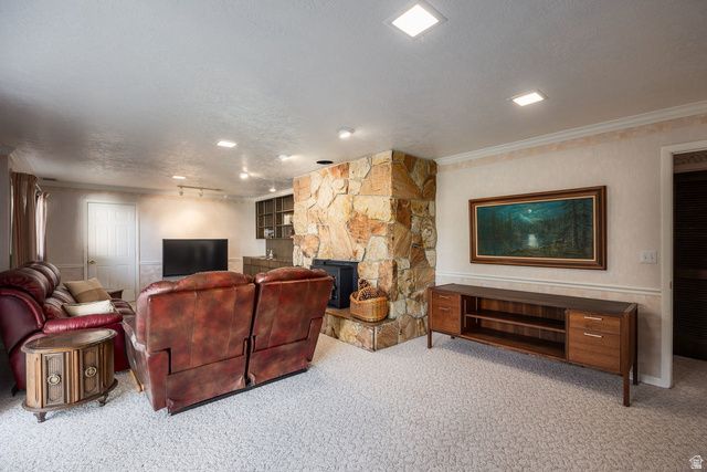 881 E HILLCREST DR, Springville, UT 84663