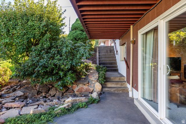 881 E HILLCREST DR, Springville, UT 84663