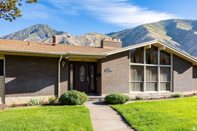 881 E HILLCREST DR, Springville, UT 84663