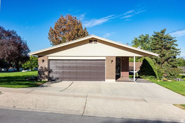881 E HILLCREST DR, Springville, UT 84663