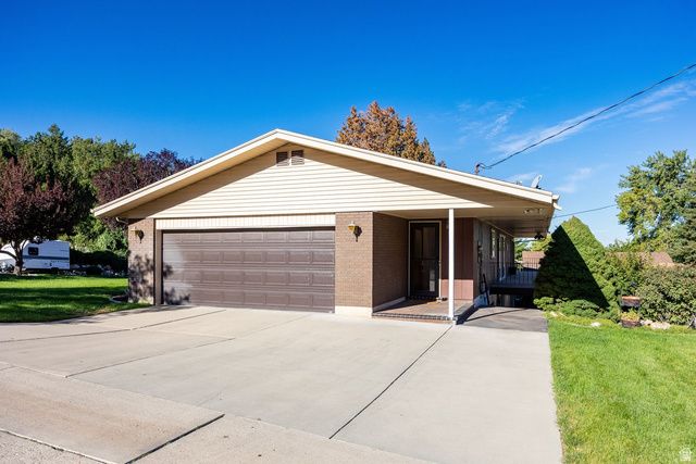 881 E HILLCREST DR, Springville, UT 84663
