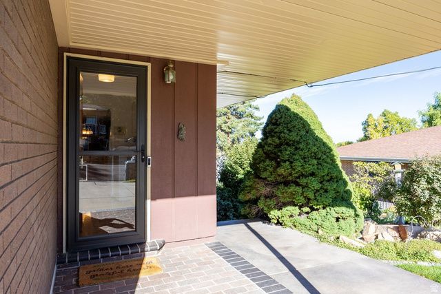 881 E HILLCREST DR, Springville, UT 84663