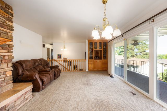 881 E HILLCREST DR, Springville, UT 84663