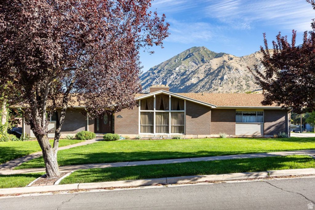 881 E HILLCREST DR, Springville, UT 84663