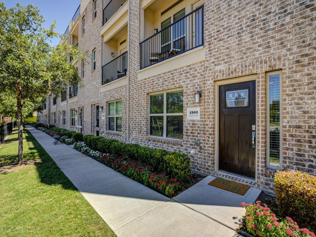 1303 Palm Canyon Drive, Dallas, TX 75204