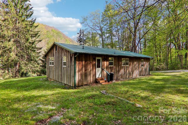 28 Mull Cove Road, Maggie Valley, NC 28751