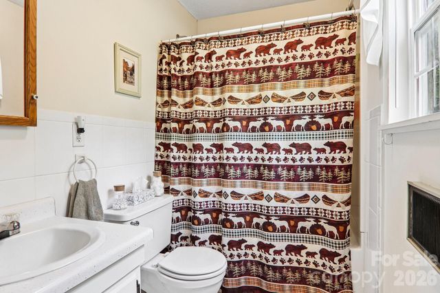 28 Mull Cove Road, Maggie Valley, NC 28751