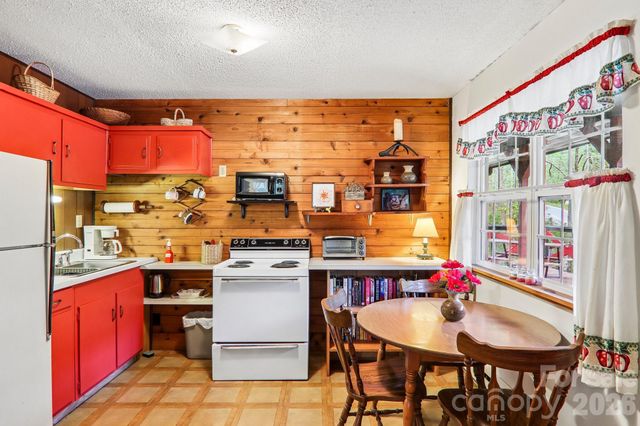 28 Mull Cove Road, Maggie Valley, NC 28751