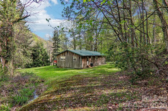28 Mull Cove Road, Maggie Valley, NC 28751