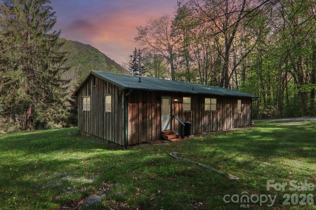 28 Mull Cove Road, Maggie Valley, NC 28751