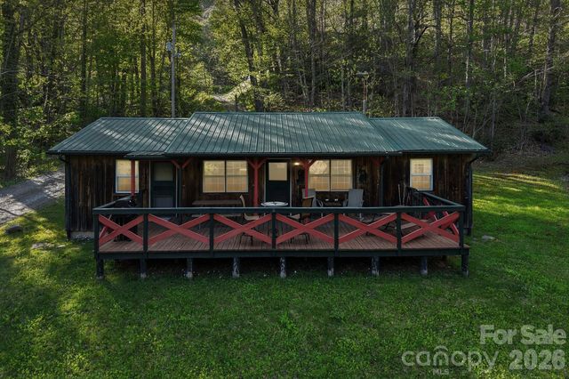 28 Mull Cove Road, Maggie Valley, NC 28751