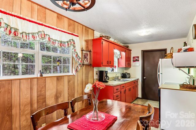 28 Mull Cove Road, Maggie Valley, NC 28751