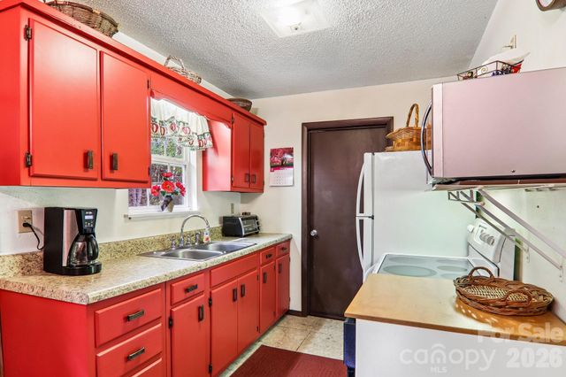 28 Mull Cove Road, Maggie Valley, NC 28751