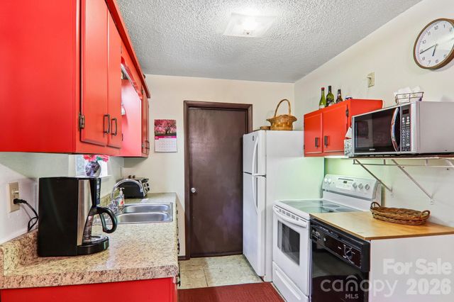 28 Mull Cove Road, Maggie Valley, NC 28751