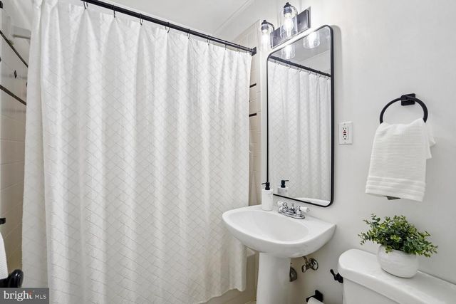 2953 STRATHMEADE ST, Falls Church, VA 22042