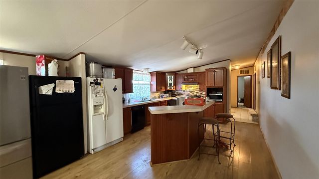 213 Cross Meadow DR, Hutto, TX 78634