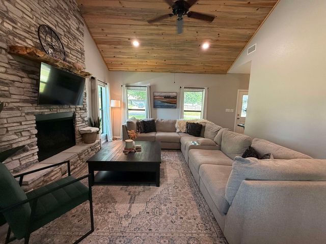 711 Leftwich St, Mount Vernon, TX 75457