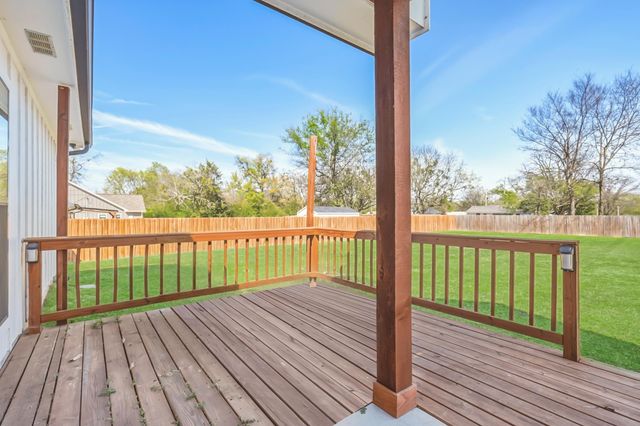 711 Leftwich St, Mount Vernon, TX 75457