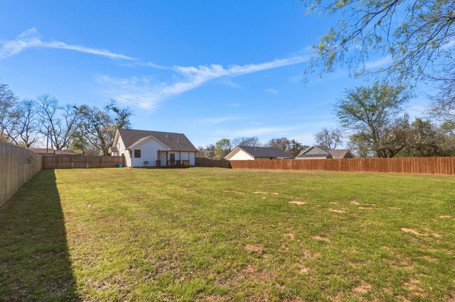 711 Leftwich St, Mount Vernon, TX 75457