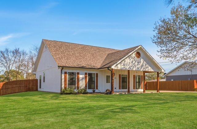 711 Leftwich St, Mount Vernon, TX 75457