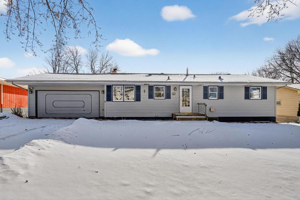 8941 48th Avenue N, New Hope, MN 55428