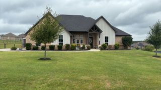 450 Christian Way, Azle, TX 76020