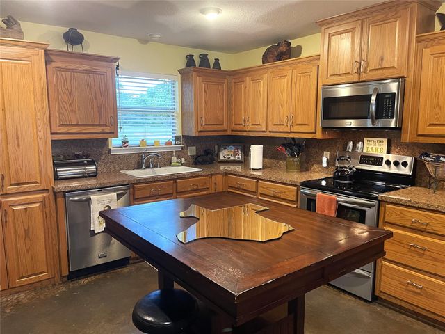 151 Lcr Cedar C3, Mexia, TX 76667