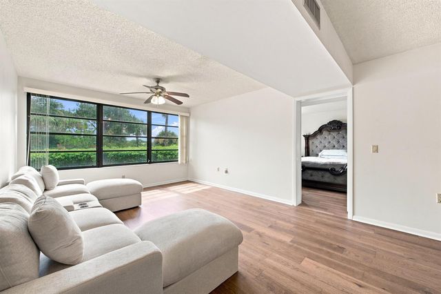 3515 VILLAGE Boulevard 206, West Palm Beach, FL 33409