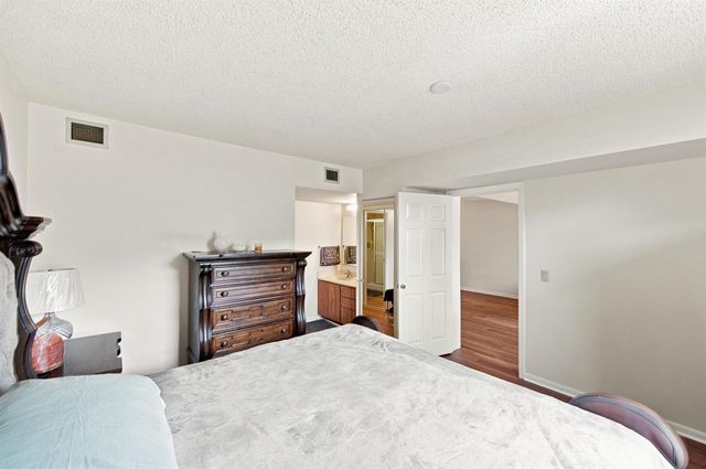 3515 VILLAGE Boulevard 206, West Palm Beach, FL 33409