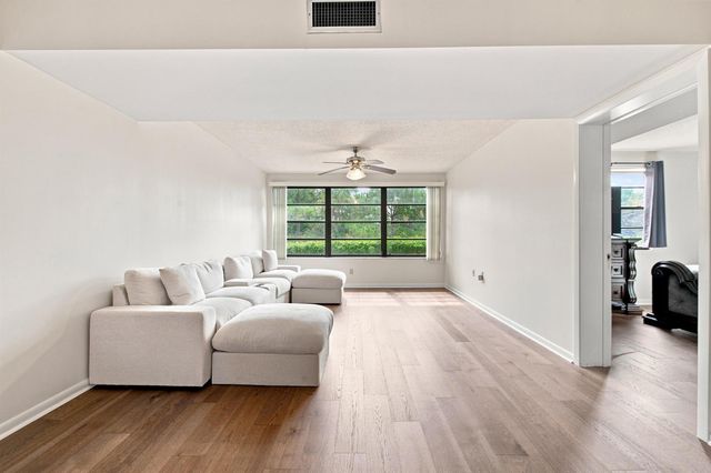 3515 VILLAGE Boulevard 206, West Palm Beach, FL 33409