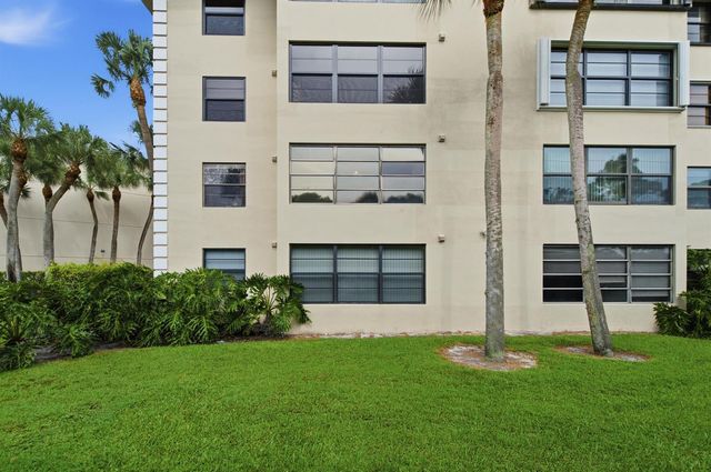 3515 VILLAGE Boulevard 206, West Palm Beach, FL 33409