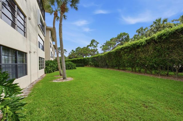 3515 VILLAGE Boulevard 206, West Palm Beach, FL 33409