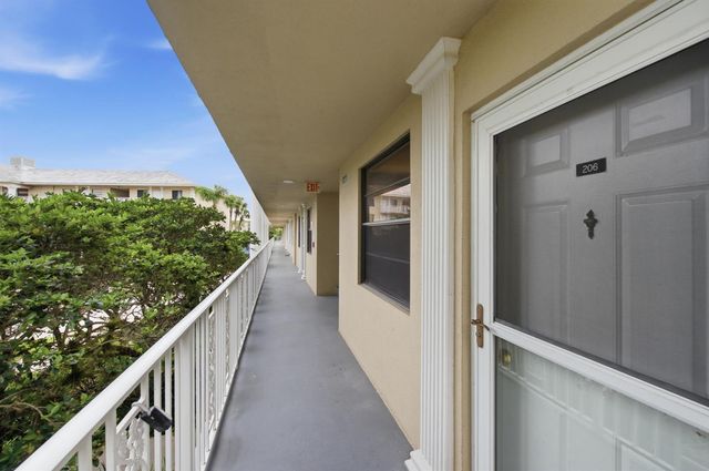 3515 VILLAGE Boulevard 206, West Palm Beach, FL 33409