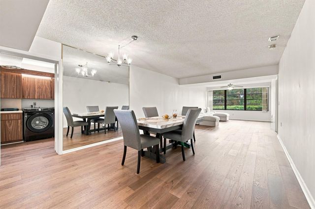 3515 VILLAGE Boulevard 206, West Palm Beach, FL 33409