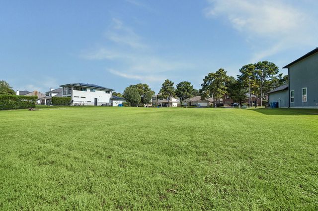 18821 Aquatic Drive, Houston, TX 77346