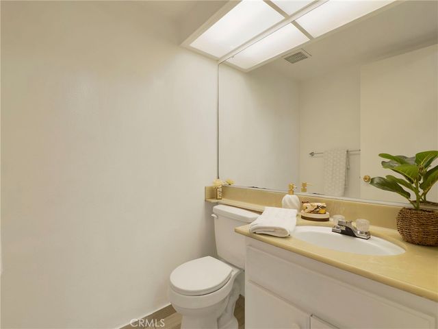18954 Sherman Way 9, Reseda, CA 91335