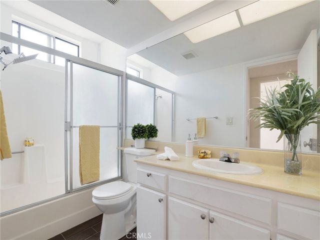 18954 Sherman Way 9, Reseda, CA 91335